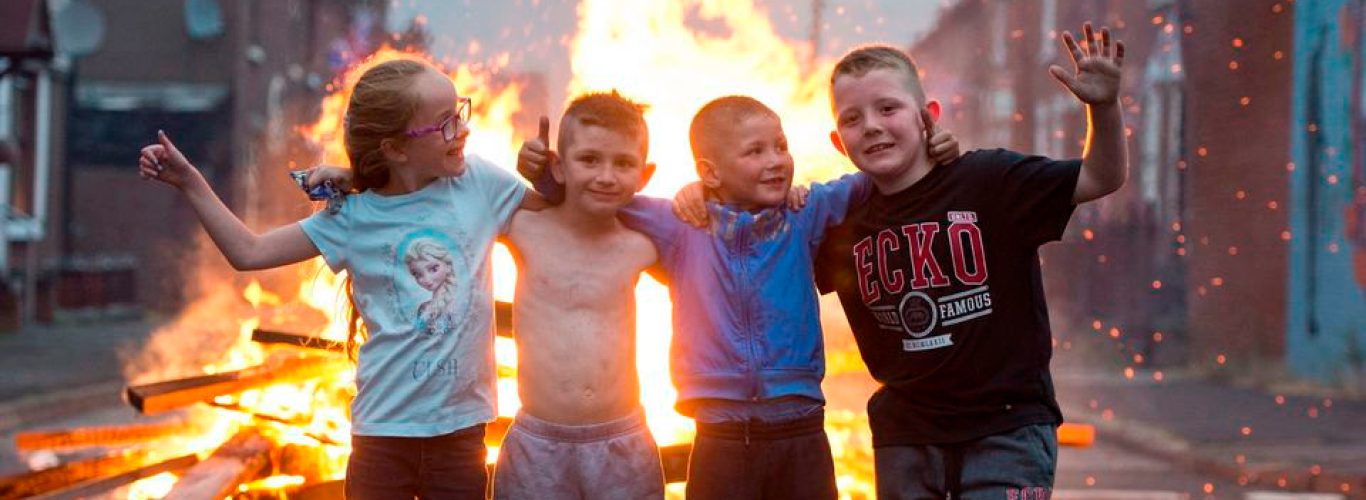 Kids-on-bonfire-night-CROP